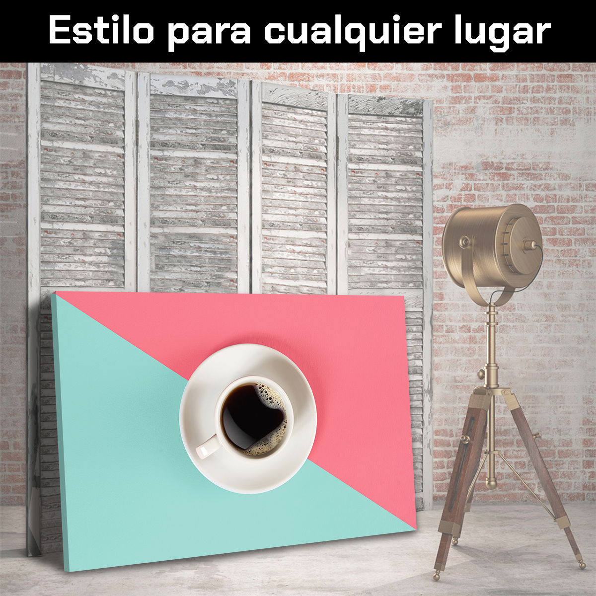 Café Negro Sobre Mesa Azul Con Rosa