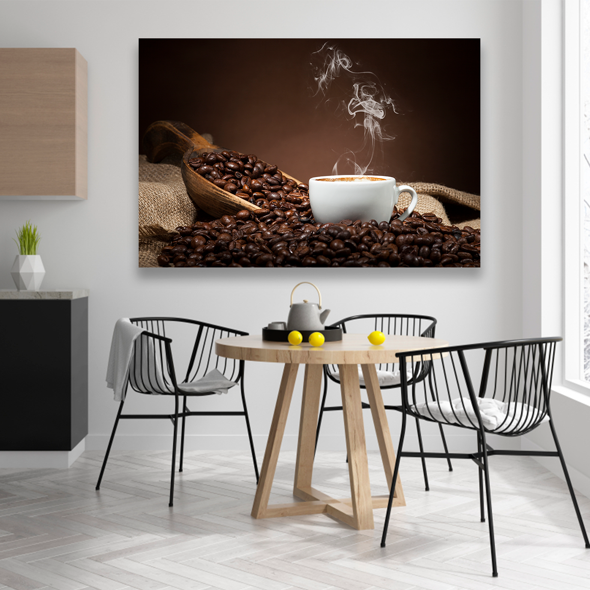 Café En Grano Y En Taza Sobre Saco