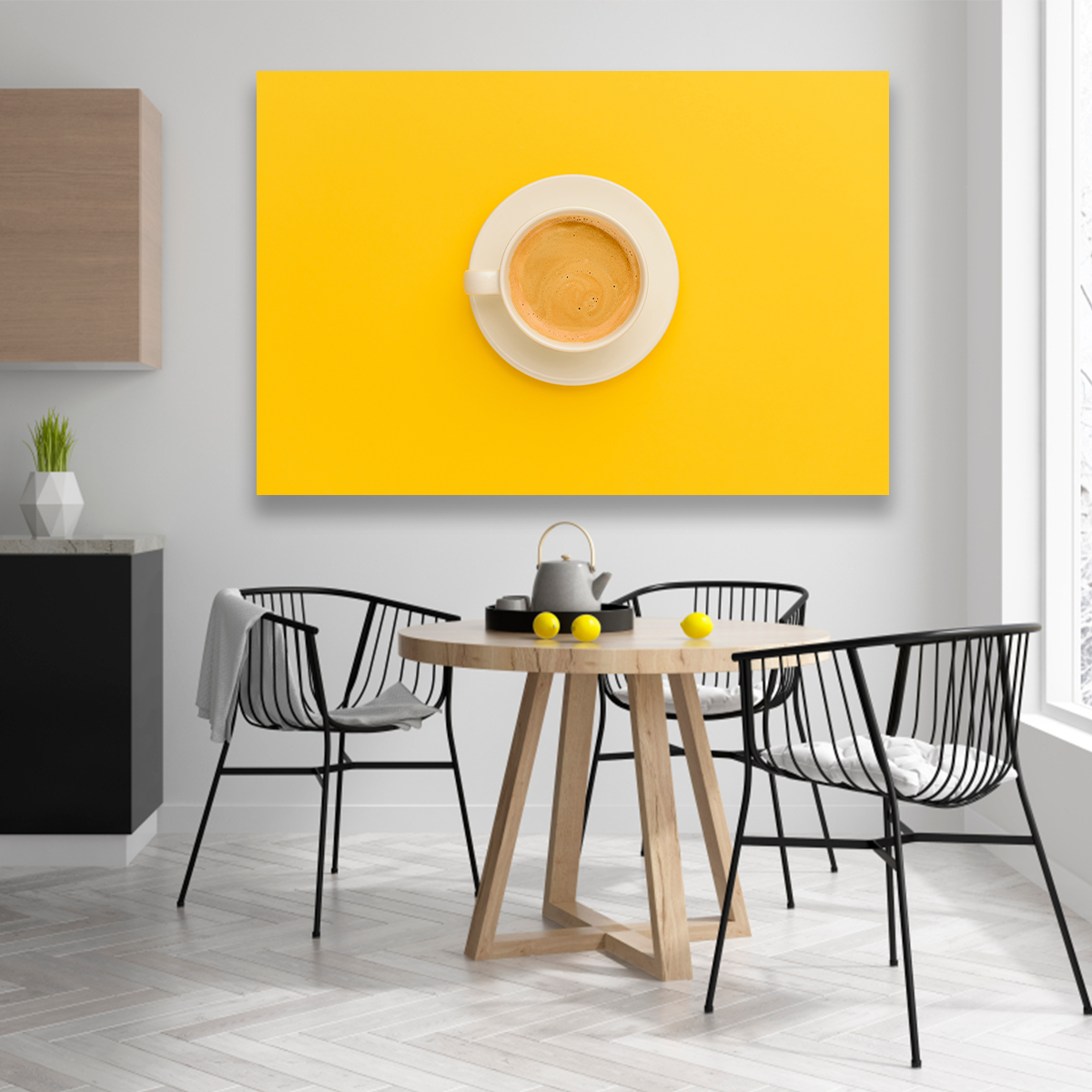 Café Y Plato Sobre Fondo Amarillo
