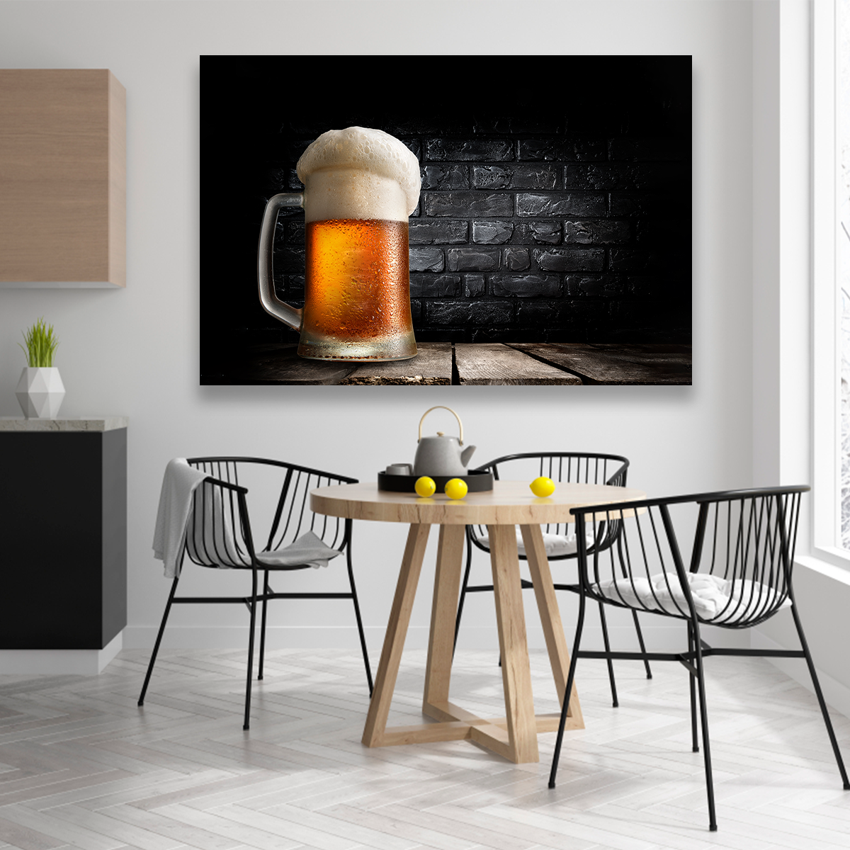 Cerveza Espumosa Con Fondo Negro