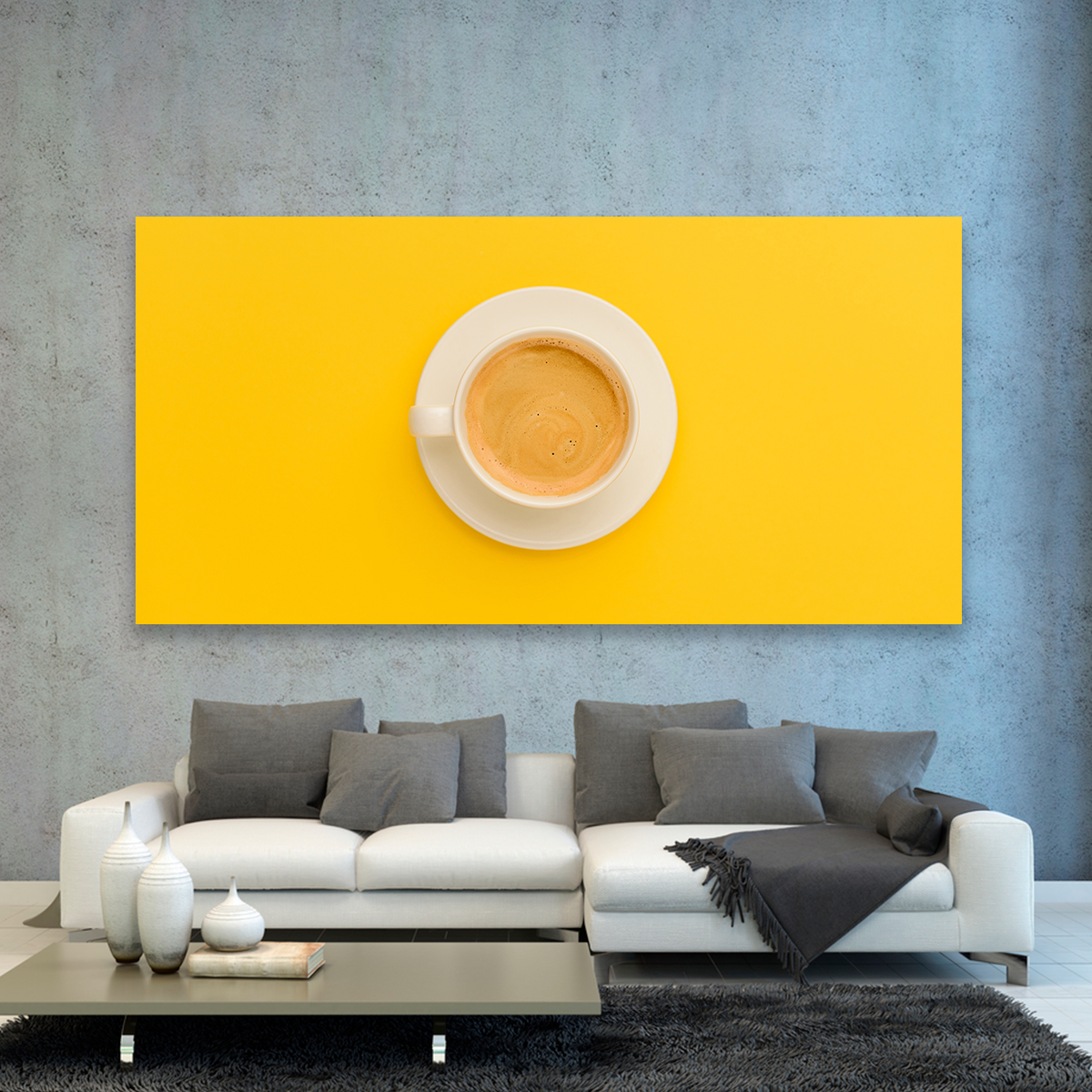 Café Y Plato Sobre Fondo Amarillo