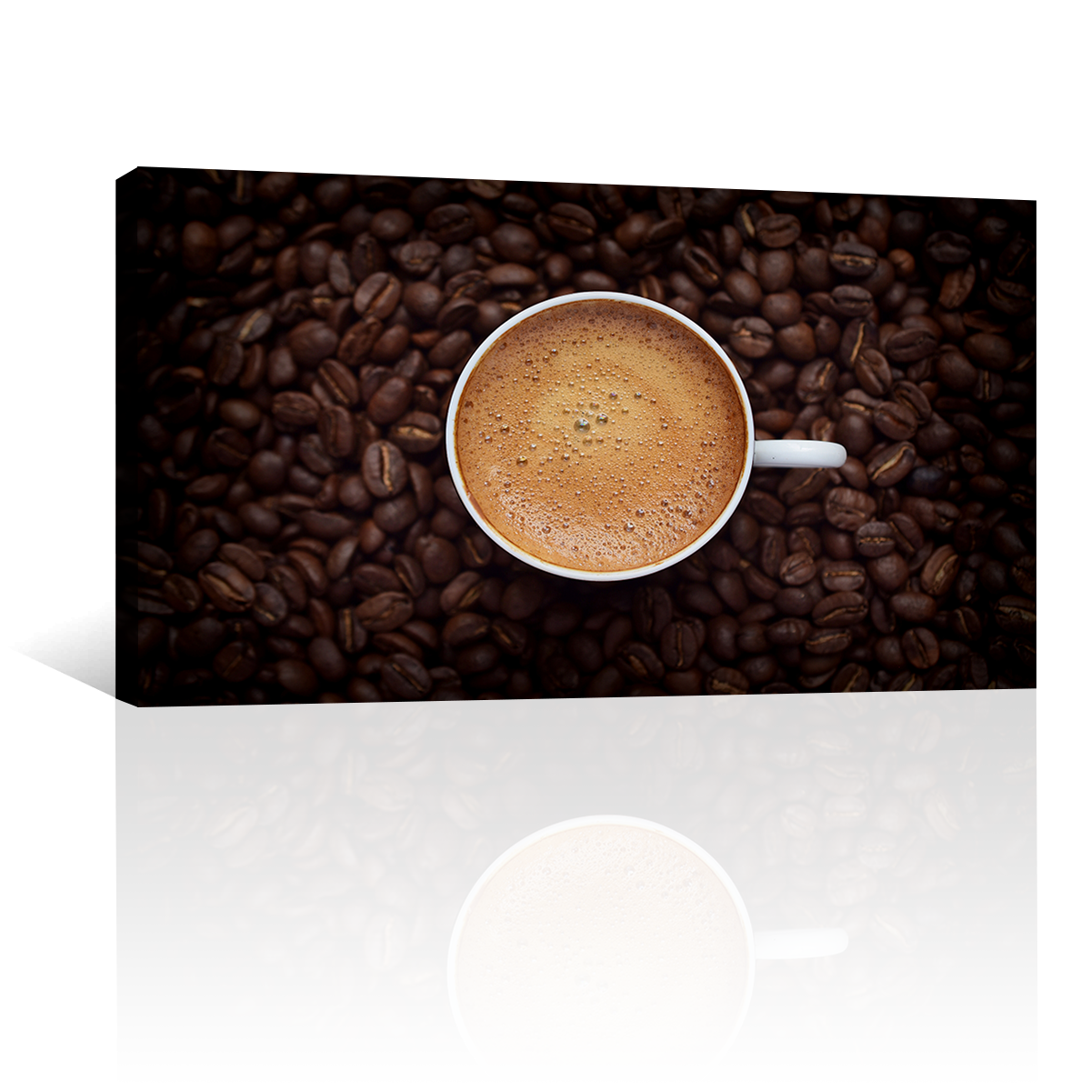 Café Negro Sobre Mesa Con Granos