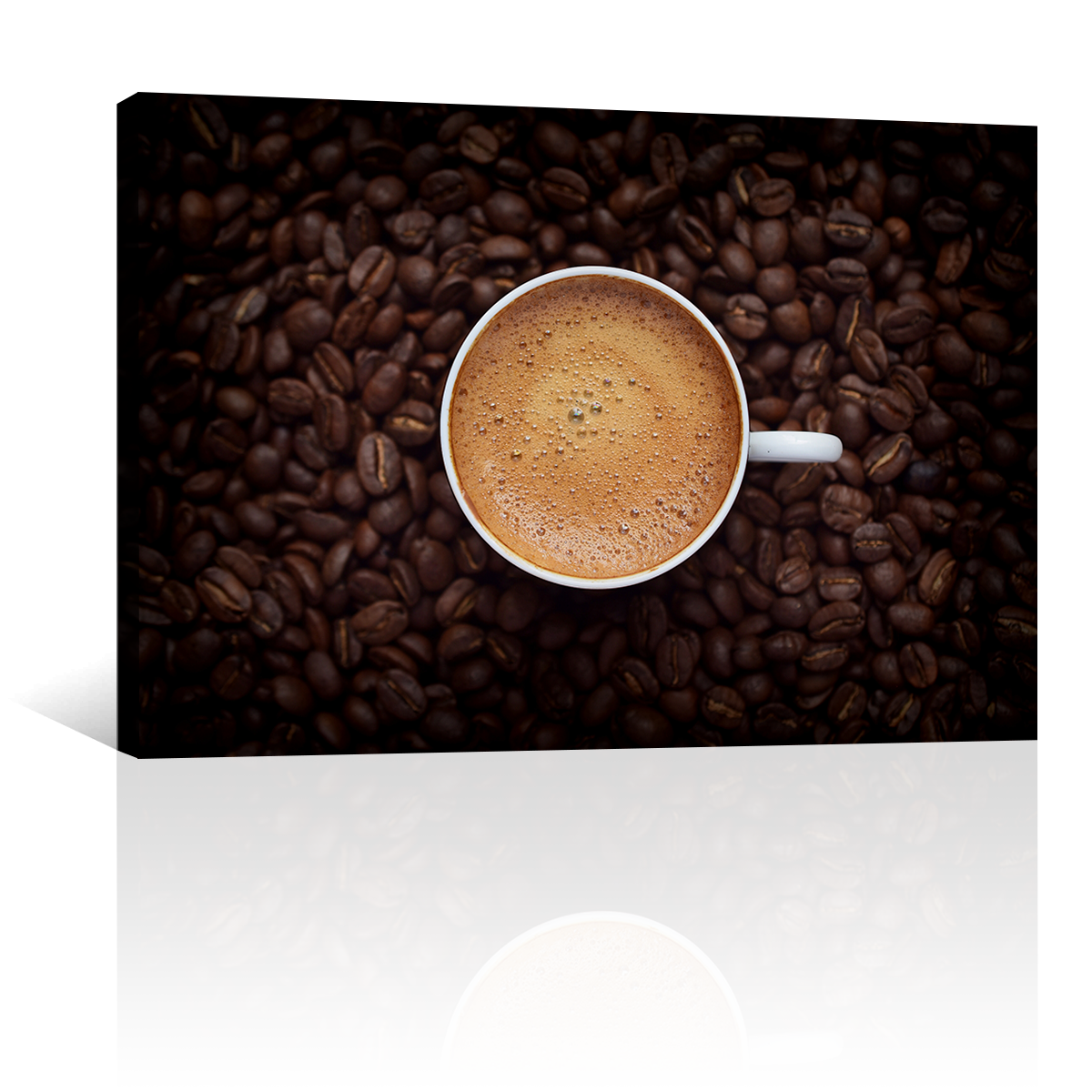 Café Negro Sobre Mesa Con Granos