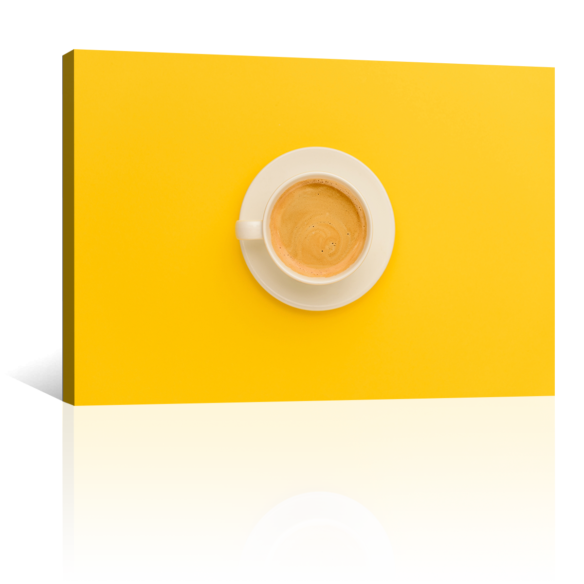 Café Y Plato Sobre Fondo Amarillo