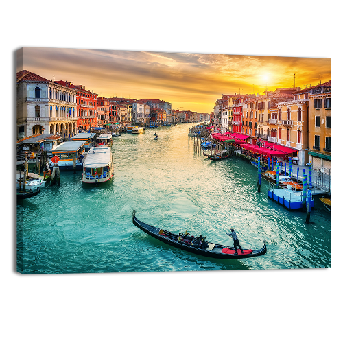 Rialto Bridge in Venice