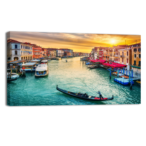 Rialto Bridge in Venice