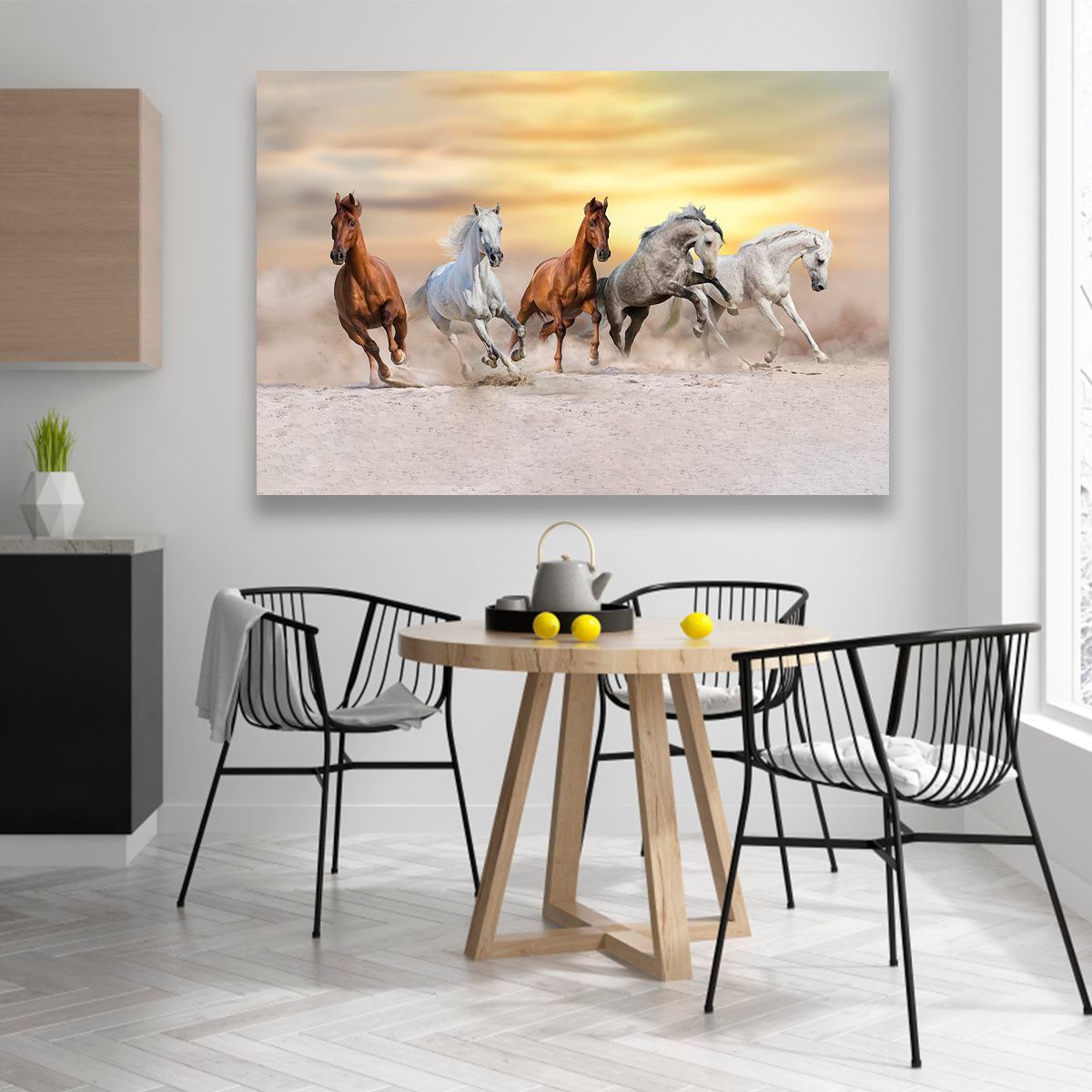 Caballos Bajo Al Atardecer