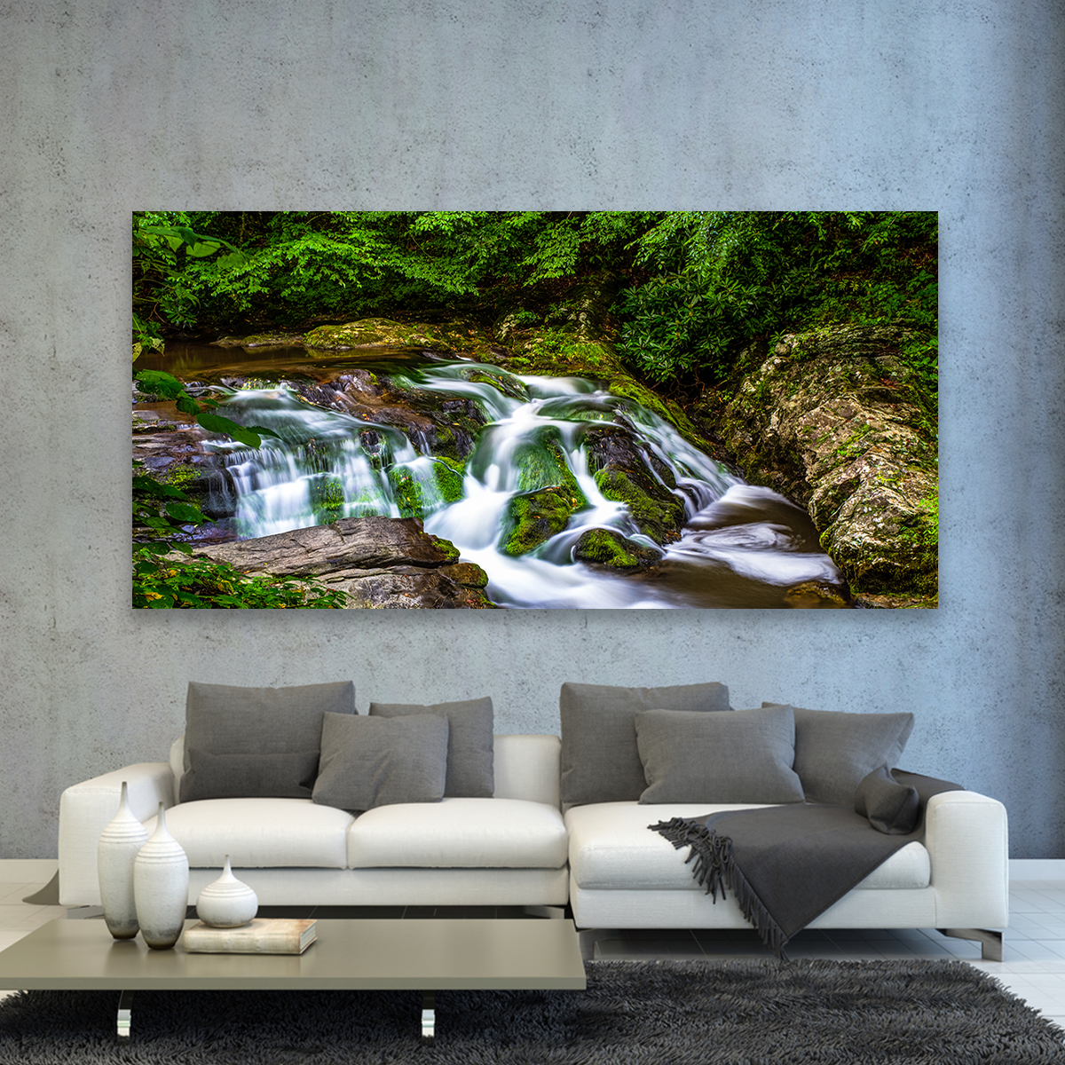 Cascada Sobre Piedras