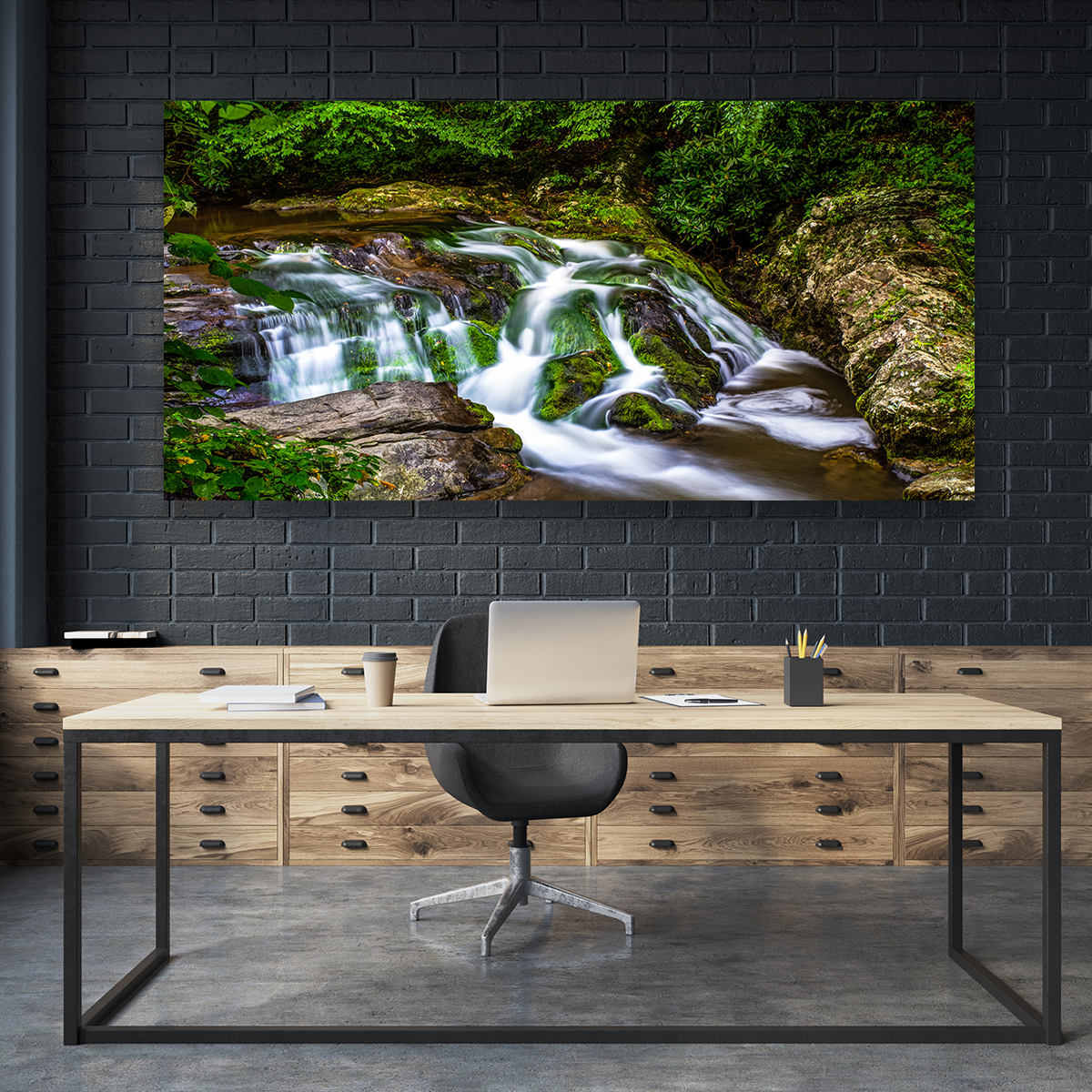 Cascada Sobre Piedras