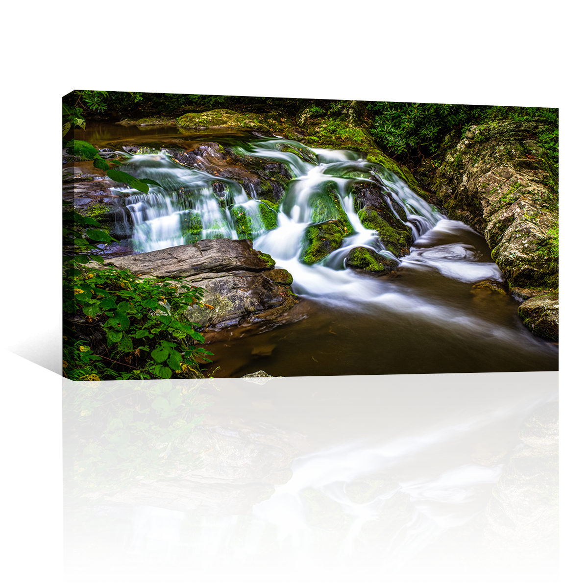 Cascada Sobre Piedras