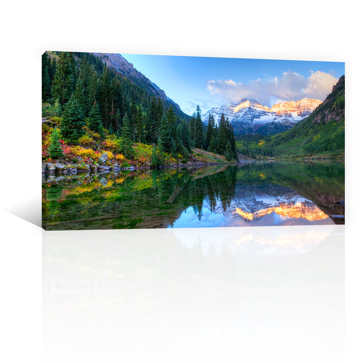 Montañas Y Lago Verde