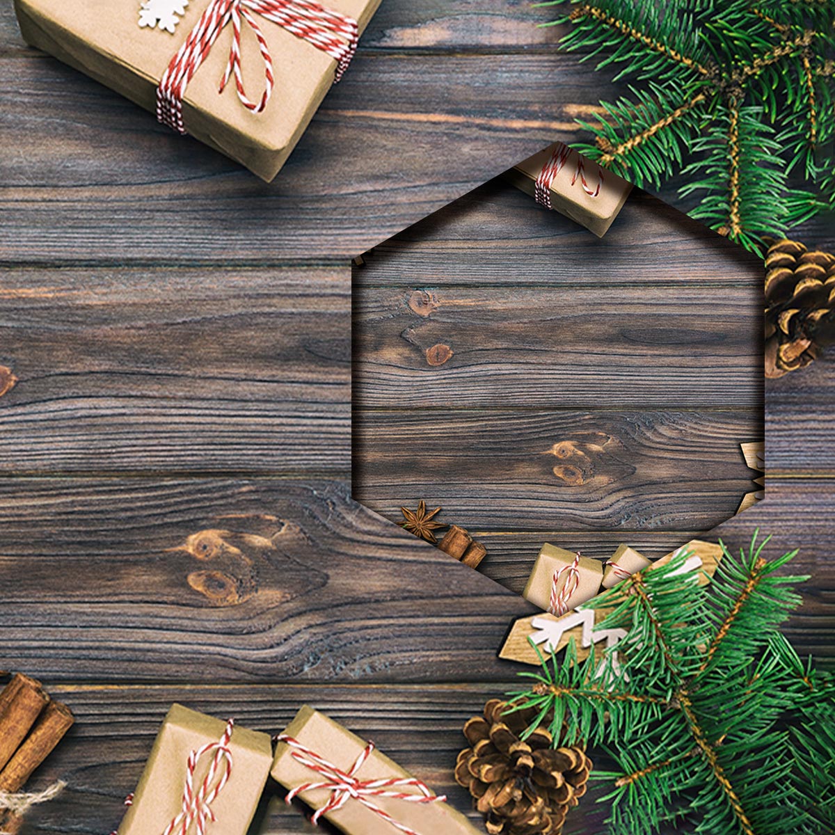 Navidad Regalos y pino sobre madera