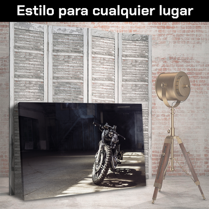 Moto Estacionada En El Garage