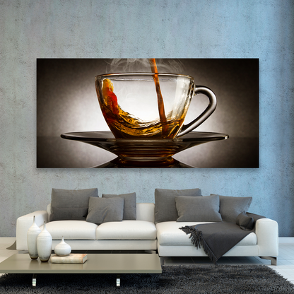 Café Cayendo Sobre Taza De Vidrio