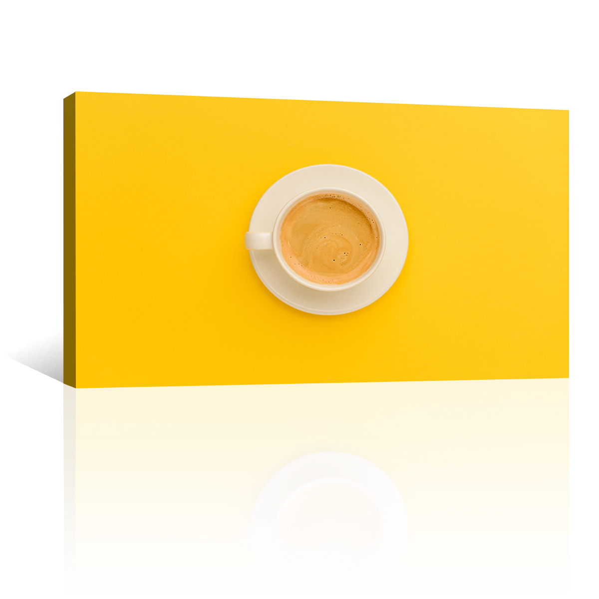 Café Y Plato Sobre Fondo Amarillo