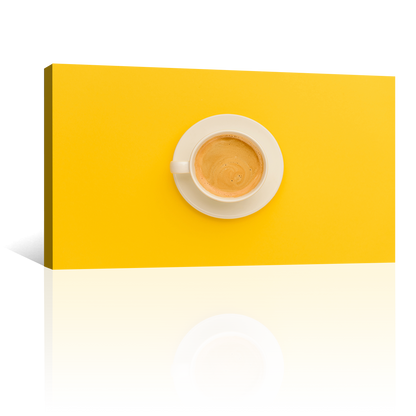 Café Y Plato Sobre Fondo Amarillo