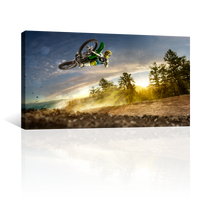 Motocross Verde Sobre Alturas