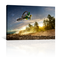 Motocross Verde Sobre Alturas