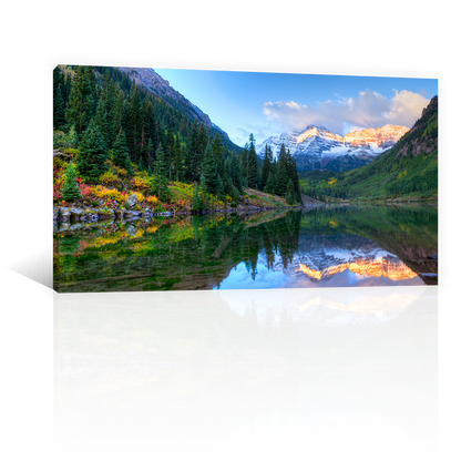 Montañas Y Lago Verde